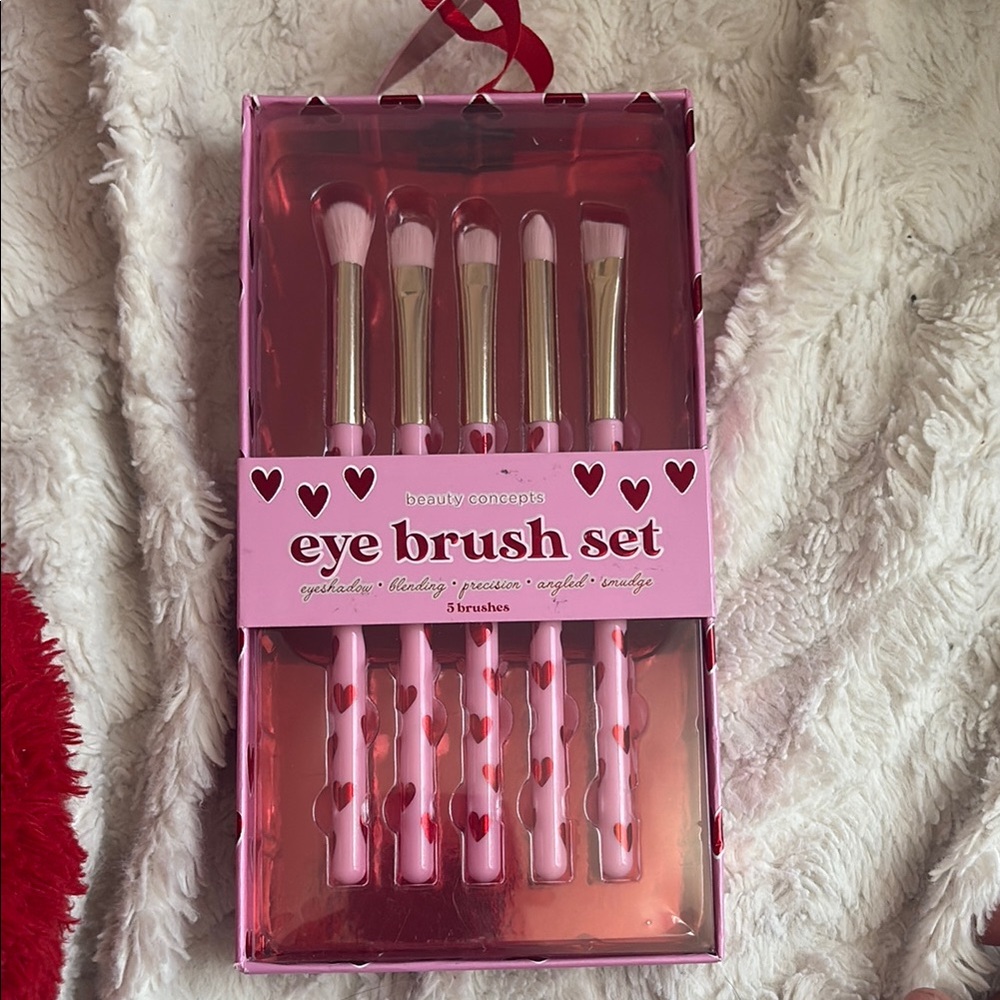 Beauty Concepts Pink Heart Eye Brush Set
